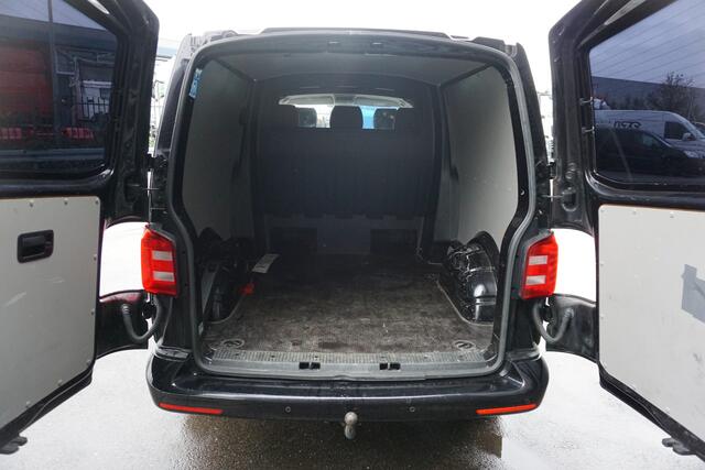 Volkswagen TRANSPORTER 204pk Automaat Dubbele cabine L2 Highline Apple Carplay Leder LED Trekhaak Navi 2xSchuifdeur 18" Velgen Euro6