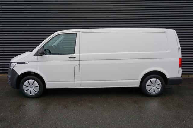 Volkswagen TRANSPORTER 110pk L2H1 Trekhaak Parkeersensoren Apple carplay Parkeersensoren Cruise control