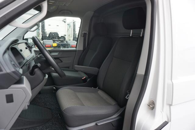 Volkswagen TRANSPORTER 110pk L2H1 Trekhaak Parkeersensoren Apple carplay Parkeersensoren Cruise control