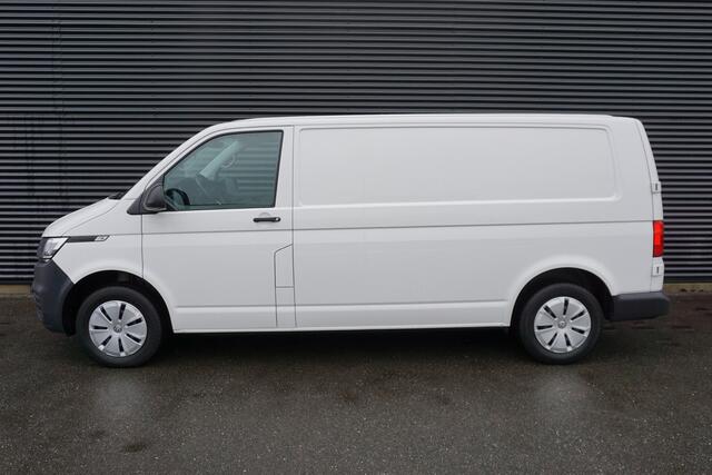 Volkswagen TRANSPORTER 110pk L2H1 Trekhaak Parkeersensoren Apple carplay Parkeersensoren Cruise control