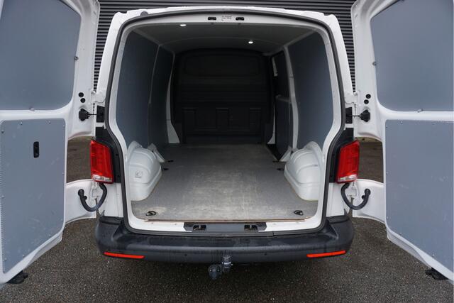 Volkswagen TRANSPORTER 110pk L2H1 Trekhaak Parkeersensoren Apple carplay Parkeersensoren Cruise control