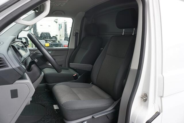 Volkswagen TRANSPORTER 110pk L2H1 Trekhaak Parkeersensoren Apple carplay Parkeersensoren Cruise control