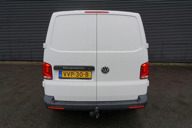 Volkswagen TRANSPORTER 110pk L2H1 Trekhaak Parkeersensoren Apple carplay Parkeersensoren Cruise control