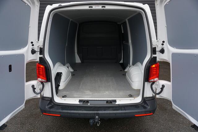 Volkswagen TRANSPORTER 110pk L2H1 Trekhaak Parkeersensoren Apple carplay Parkeersensoren Cruise control