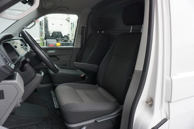 Volkswagen TRANSPORTER 110pk L2H1 Trekhaak Parkeersensoren Apple carplay Parkeersensoren Cruise control