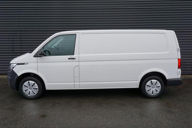 Volkswagen TRANSPORTER 110pk L2H1 Trekhaak Parkeersensoren Apple carplay Parkeersensoren Cruise control
