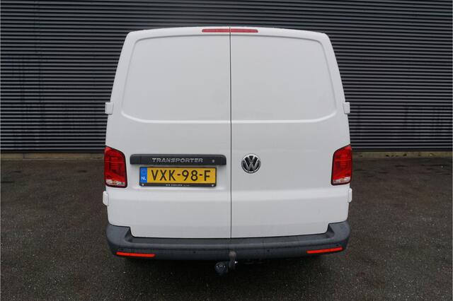 Volkswagen TRANSPORTER 110pk L2H1 Trekhaak Parkeersensoren Apple carplay Parkeersensoren Cruise control