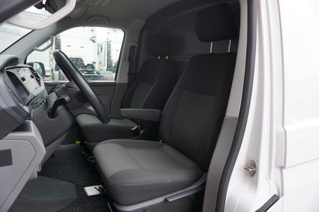 Volkswagen TRANSPORTER 110pk L2H1 Trekhaak Parkeersensoren Apple carplay Parkeersensoren Cruise control