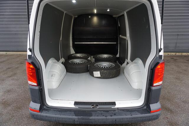 Volkswagen TRANSPORTER 150pk Automaat L2H1 Apple Carplay Navi Parkeersensoren Stoelverwarming