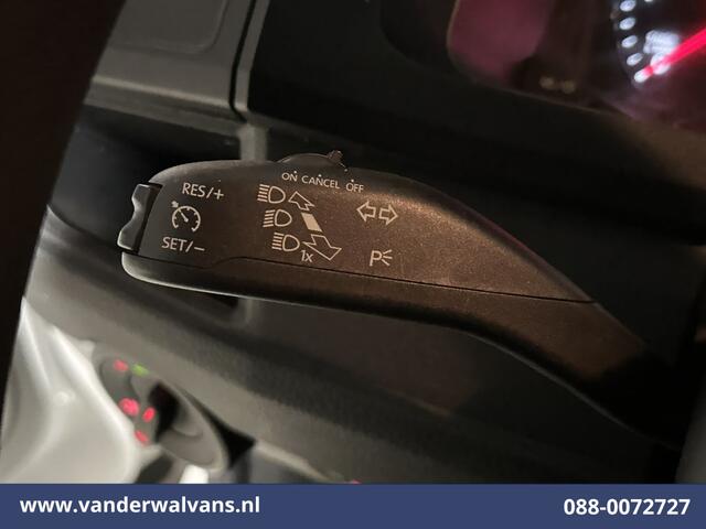 Volkswagen TRANSPORTER 2.0 TDI L2H1 Euro6 Airco | Camera | Apple Carplay | Trekhaak | Cruisecontrol Android Auto, Bijrijdersbank