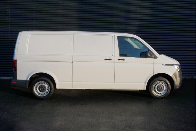 Volkswagen TRANSPORTER 150pk Automaat L2H1 3200kg Apple Carplay Cruise Control Parkeersensoren 3-zits Airco Stoelverwarming