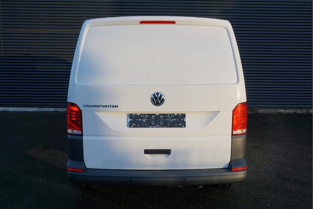Volkswagen TRANSPORTER 150pk Automaat L2H1 3200kg Apple Carplay Cruise Control Parkeersensoren 3-zits Airco Stoelverwarming