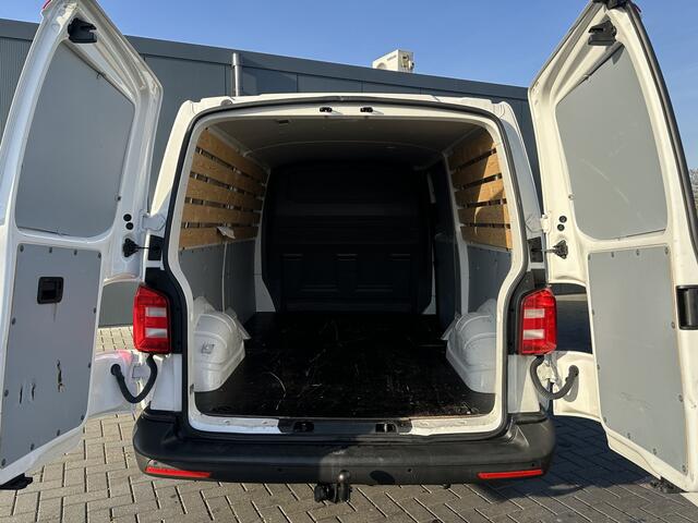 Volkswagen TRANSPORTER 2.0 TDI 102 PK / L2H1 / UNIEK 29.774 KM !! / 1e EIGENAAR / TREKHAAK / AIRCO / 3 ZITS