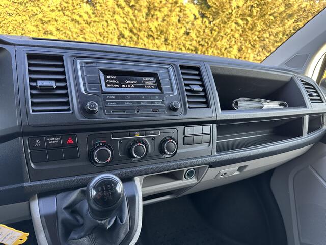 Volkswagen TRANSPORTER 2.0 TDI 102 PK / L2H1 / UNIEK 29.774 KM !! / 1e EIGENAAR / TREKHAAK / AIRCO / 3 ZITS