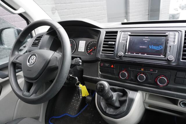 Volkswagen TRANSPORTER 2.0 TDI L2 - Airco - Navi - PDC - Trekhaak - ¤ 8.950,- Excl.