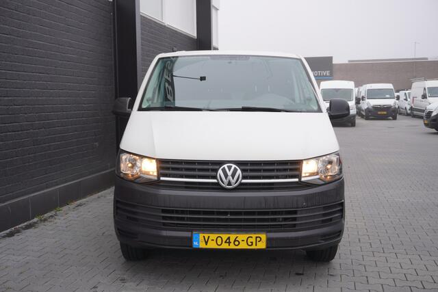 Volkswagen TRANSPORTER 2.0 TDI L2 - Airco - Navi - PDC - Trekhaak - ¤ 8.950,- Excl.