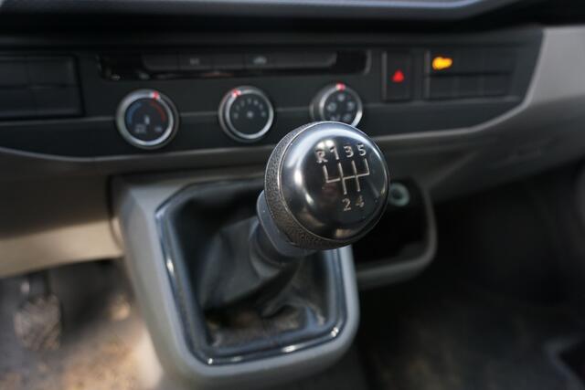 Volkswagen TRANSPORTER 110pk Dubbele cabine 6-persoons Apple Carplay Airco Pick-Up Open laadbak