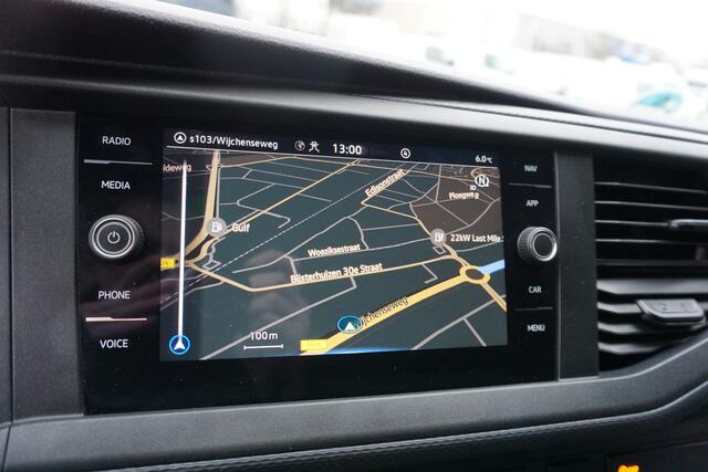Volkswagen TRANSPORTER L2H1 110pk Apple Carplay Navigatie Trekhaak Cruise control 3-Zits
