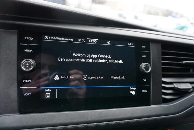 Volkswagen TRANSPORTER L2H1 110pk Apple Carplay Navigatie Trekhaak Cruise control 3-Zits