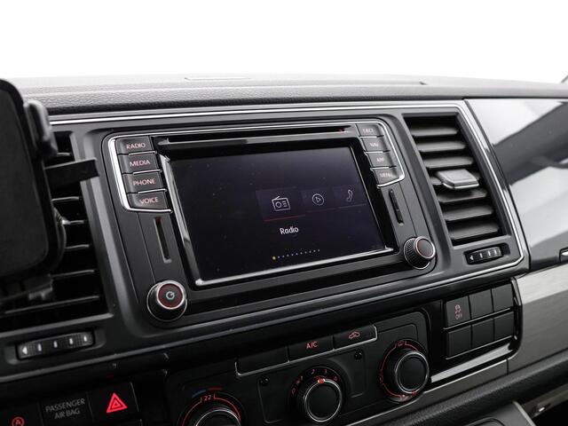 Volkswagen TRANSPORTER 2.0 TDI 204pk DSG L1H1 4Motion Highline · Camera · Apple/Android Car Play · Navigatie · ACC · P-Sensoren · Trekhaak · 17'' Inch ·