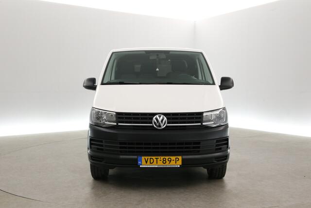 Volkswagen TRANSPORTER 2.0 TDI L2H1 | 140PK | Airco | Cruise | 3-Zits | Trekhaak | Sidebars
