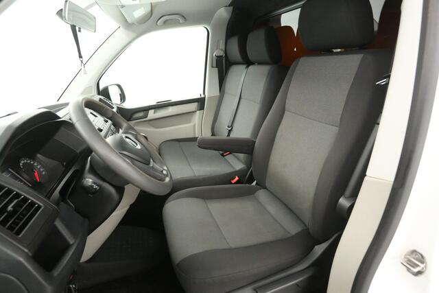 Volkswagen TRANSPORTER 2.0 TDI L2H1 | 140PK | Airco | Cruise | 3-Zits | Trekhaak | Sidebars