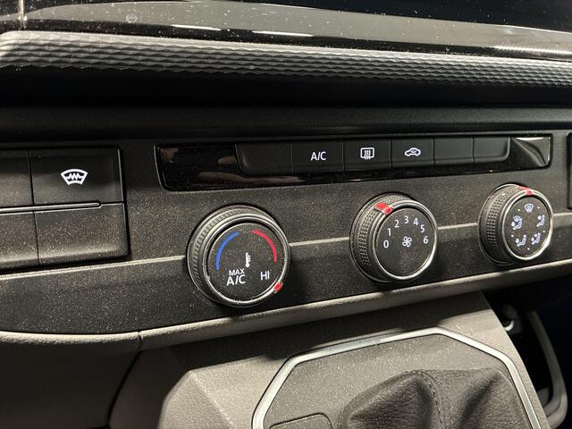 Volkswagen TRANSPORTER 2.0 TDI 150pk DSG 4Motion L1H1 28 BULLI · Apple/Android Car Play · Camera · Navigatie · Trekhaak · Vloerplaat · Tussenschot · 17'' Inch ·