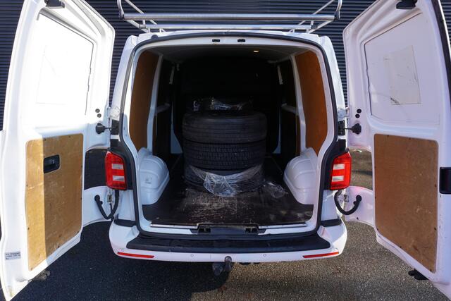 Volkswagen TRANSPORTER 150pk L1 Highline 2x schuifdeur Glaslook Navigatie Apple carplay Camera Trekhaak Imperiaal