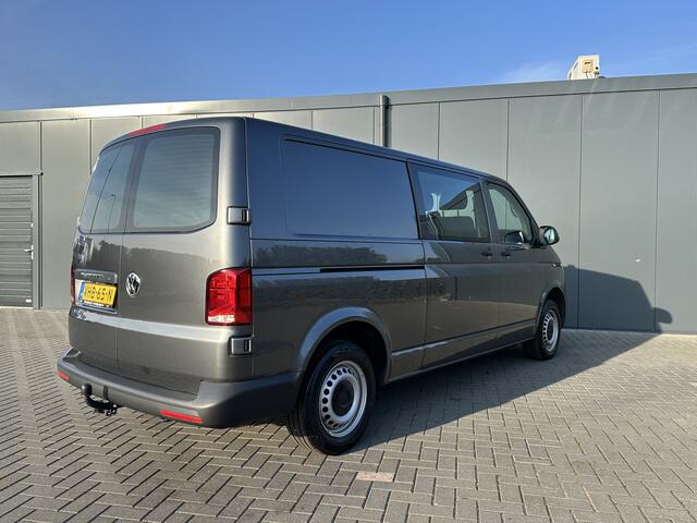 Volkswagen TRANSPORTER 2.0 TDI / L2H1 / !! 23.221 KM !! / DUBBEL CABINE / CAMERA / TREKHAAK / AIRCO / 6 PERSOONS DUBBELE CABINE