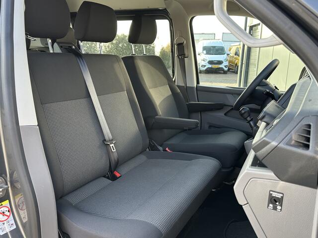 Volkswagen TRANSPORTER 2.0 TDI / L2H1 / !! 23.221 KM !! / DUBBEL CABINE / CAMERA / TREKHAAK / AIRCO / 6 PERSOONS DUBBELE CABINE