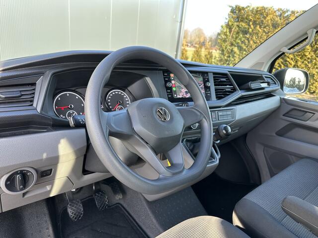 Volkswagen TRANSPORTER 2.0 TDI / L2H1 / !! 23.221 KM !! / DUBBEL CABINE / CAMERA / TREKHAAK / AIRCO / 6 PERSOONS DUBBELE CABINE