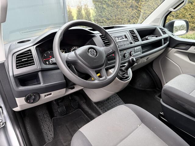 Volkswagen TRANSPORTER 2.0 TDI 150 PK / L2H1 / 1e EIG. / IMPERIAAL / TREKHAAK / AIRCO / CRUISE / PDC