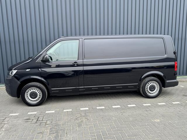 Volkswagen TRANSPORTER 2.0 TDI L2H1 28 Economy Business | Trekhaak | Apple Carplay/ Android Auto | Cruise control | Parkeersensoren |
