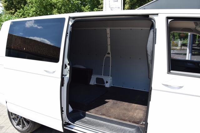 Volkswagen TRANSPORTER 2.0 TDI L2H1 Highline DSG Automaat 3-zits (3 persoons) | Org. NL | BPM Vrij | Trekhaak | LED | Adaptive Cruise Control | PDC V+A incl. Camera | Voorruit verwarming | DAB+ | Lichtmetalen velgen 19" |