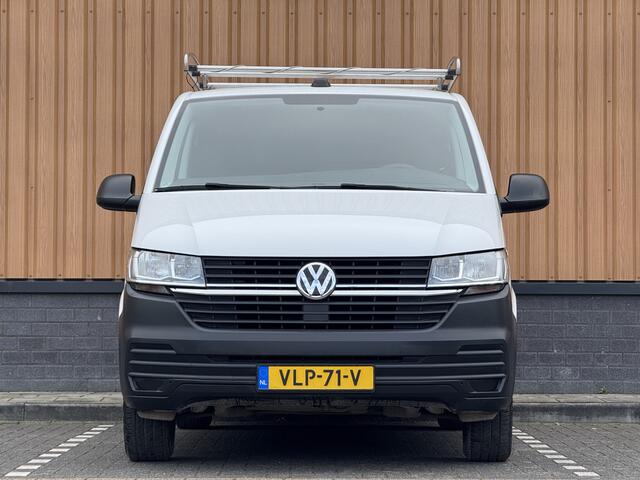 Volkswagen TRANSPORTER 2.0 TDI L1H1 26 Economy Business | Parkeersensor Achter | Cruise Control | Apple Carplay | 3 Zits | Airconditioning |