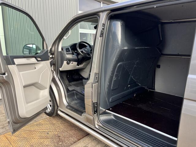 Volkswagen TRANSPORTER 2.0 TDI L2H1 150pk Automaat DSG 2x schuifdeur Airco Cruise controle Trekhaak 2500kg trekgewicht 2-Persoons Telefoonverbinding Apple carplay Sitebars Euro 6 Dubbele schuifdeur Bpm vrij Bestel