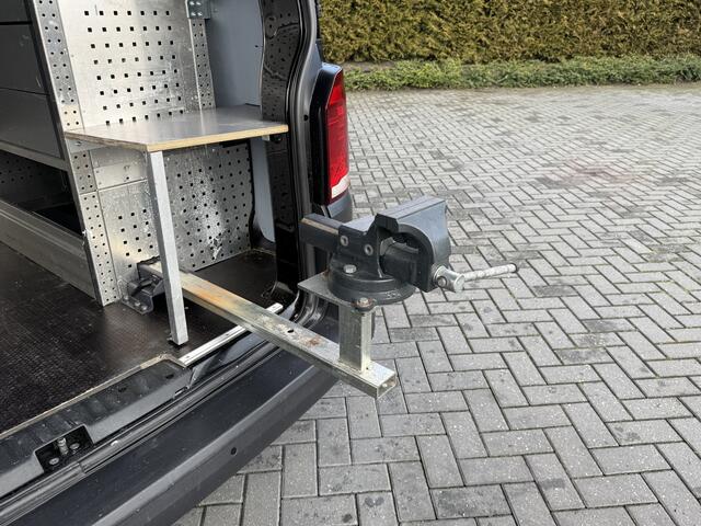 Volkswagen TRANSPORTER 2.0 TDI 150 PK DSG AUTOMAAT HIGHLINE / L1H1 / ALUCA INRICHTING / AIRCO / CRUISE / ACHTERKLEP / NAVI / CARPLAY