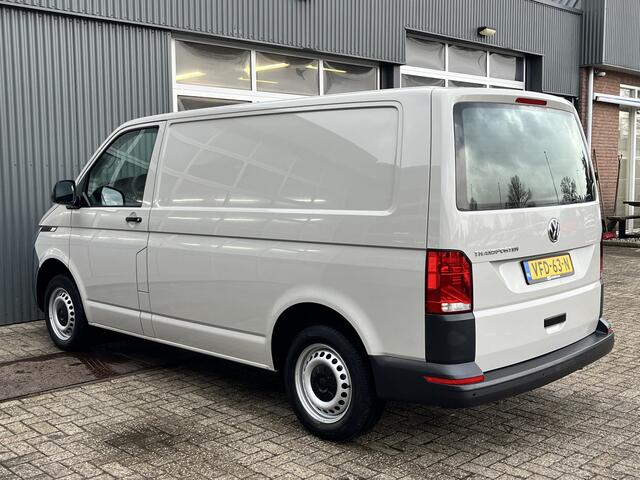 Volkswagen TRANSPORTER 2.0 TDI L1H1 150Pk Airco Cruise controle 2-Persoons Telefoonverbinding Apple carplay Achterklep Zijruit Navigatiesysteem Euro 6 Dealer onderhouden