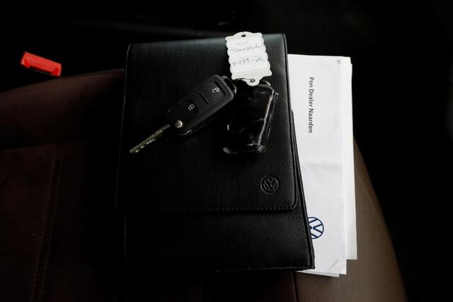 Volkswagen TRANSPORTER T6 2.0 TDI 150pk Lang D.C. Highline LED/Navi/ACC/2x Schuifdeur 06-2017