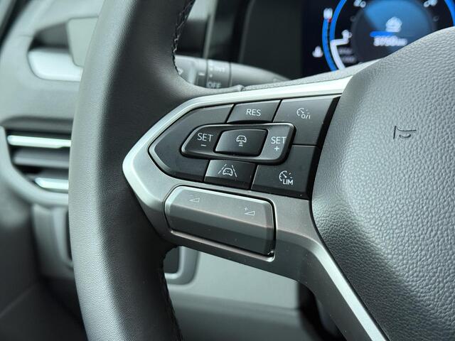 Volkswagen TRANSPORTER 2.0 TDI L1H1 28 Bulli 150Pk Automaat 8-Traps | Dubbele Cabine | BPM-vrij | 5-Persoons Comfortstoelen + Armleuningen | Navigatie Apple Carplay / Android Auto | PDC V + A + Achteruitrijcamera | Trekhaak