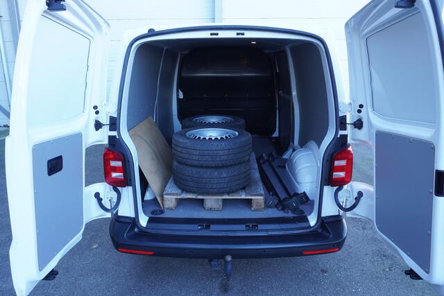 Volkswagen TRANSPORTER 150pk Automaat L2H1 Trekhaak Cruise control Parkeersensoren Stoelverwarming Standkachel