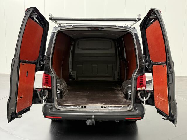 Volkswagen TRANSPORTER 2.0TDI Lang Imperiaal | Trekhaak | Achterdeuren | Airco | Betimmering