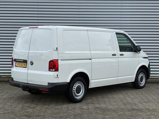 Volkswagen TRANSPORTER 2.0 TDI L1H1 Trekhaak Carplay Sensoren Voorruitverwarming Airco