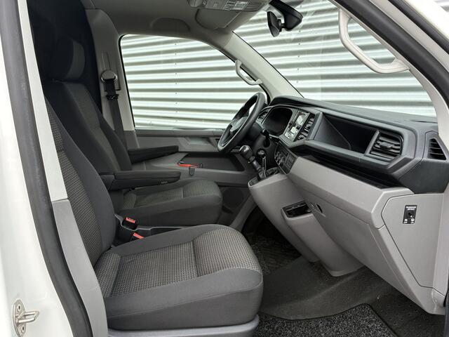 Volkswagen TRANSPORTER 2.0 TDI L1H1 Trekhaak Carplay Sensoren Voorruitverwarming Airco