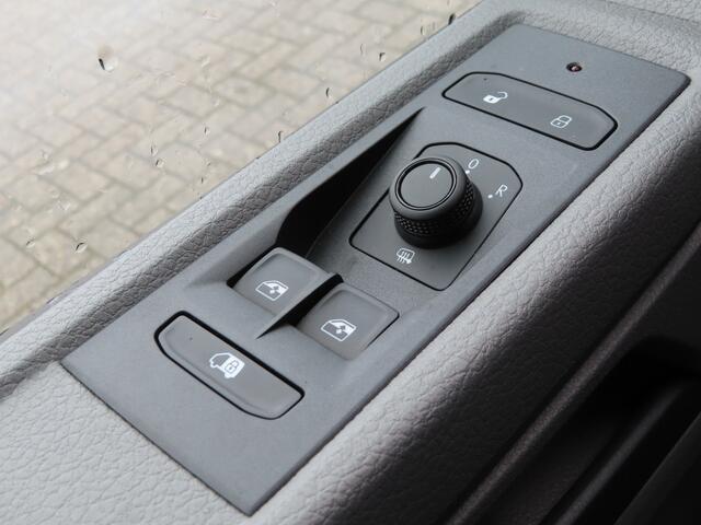 Volkswagen TRANSPORTER 2.0 TDI L1H1 30 | carplay | parkeersensoren | cruise control | DAB