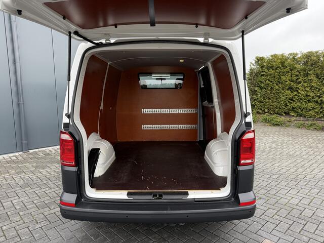 Volkswagen TRANSPORTER 2.0 TDI 102 PK / L1H1 / 1e EIG. / ACHTERKLEP / AIRCO / CRUISE / CAMERA / VERWARMDE VOORRUIT