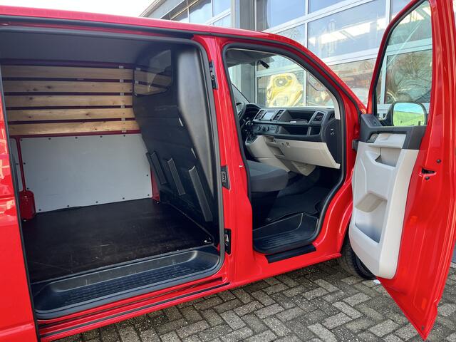 Volkswagen TRANSPORTER 2.0 TDI L1H1 150PK Automaat Airco Cruise controle Trekhaak 2500kg trekgewicht Telefoonverbinding Navigatiesysteem Euro 6 Ex overheid 1e Eigenaar