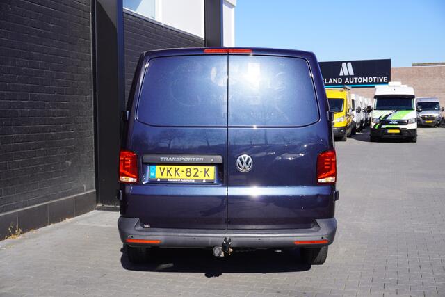 Volkswagen TRANSPORTER 2.0 TDI 150PK L2 Automaat EURO 6 - Airco - Cruise - Trekhaak - ¤ 16.900,- Excl.