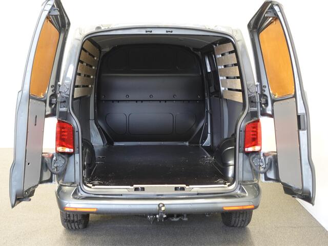 Volkswagen TRANSPORTER 2.0 TDI L2H1 28 Highline Automaat Camera | Airco | Cruise control | Navigatie | Trekhaak | Lichtmetalen velgen | Apple Carplay/ Android Auto | LED