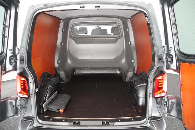 Volkswagen TRANSPORTER 2.0 TDI 150pk DSG L2H1 DC Highline Trekhaak Camera Led Navigatie